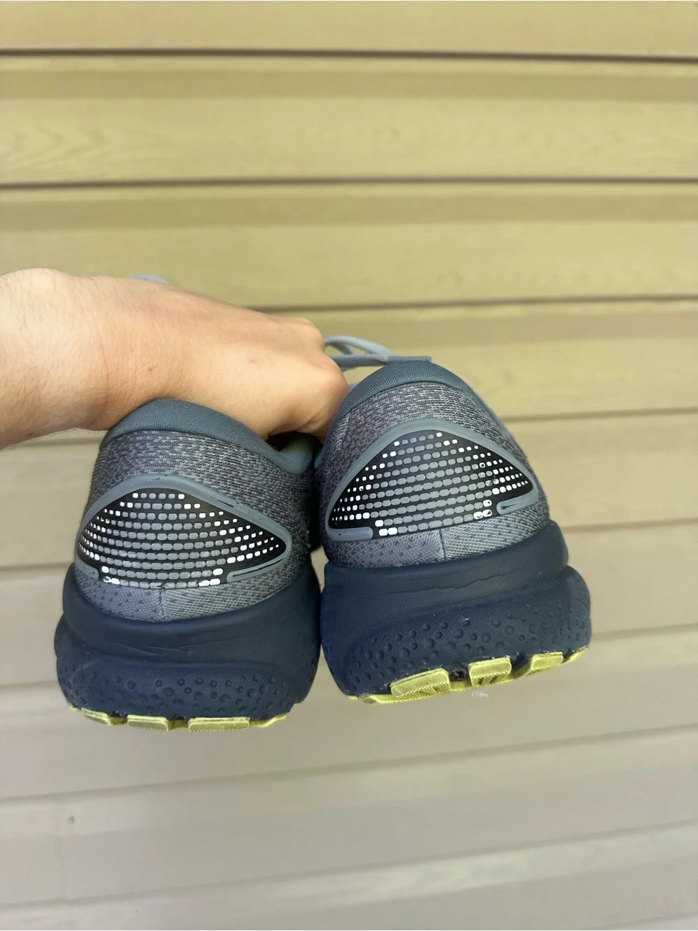 Size 11.5 - Brooks Ghost 16 Extra Wide Primer Grey Lime.